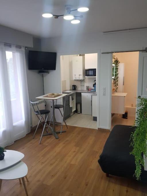 Le Studio Du Quai Charleville-Mezieres Bagian luar foto